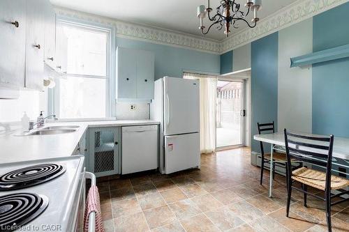 142 Aberdeen Avenue, Hamilton, ON - Indoor Photo Showing Kitchen
