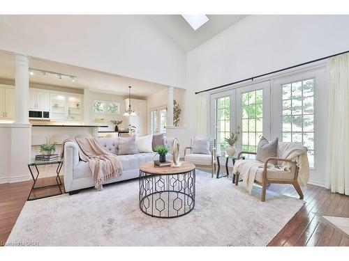 27-2165 Stavebank Road, Mississauga, ON - Indoor Photo Showing Living Room