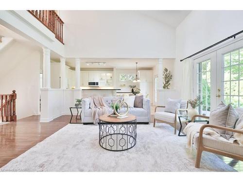 27-2165 Stavebank Road, Mississauga, ON - Indoor Photo Showing Living Room