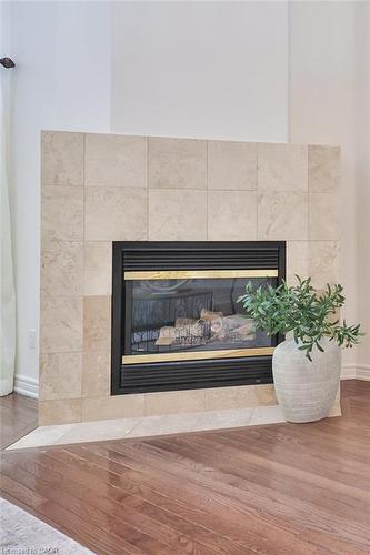 27-2165 Stavebank Road, Mississauga, ON - Indoor Photo Showing Living Room With Fireplace