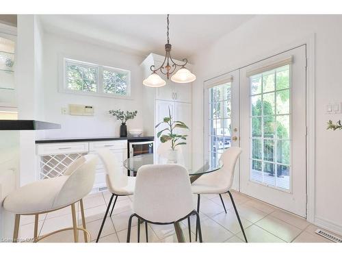 27-2165 Stavebank Road, Mississauga, ON - Indoor Photo Showing Dining Room
