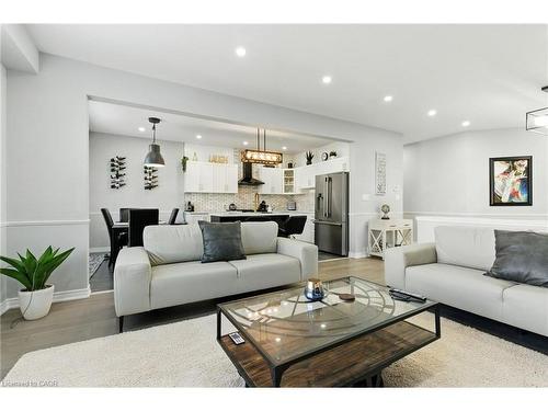 50 Fairgrounds Drive, Hamilton, ON - Indoor Photo Showing Living Room