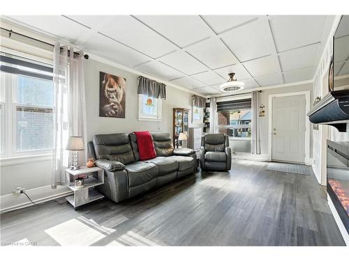 313 Graham Avenue S, Hamilton, ON - Indoor Photo Showing Living Room