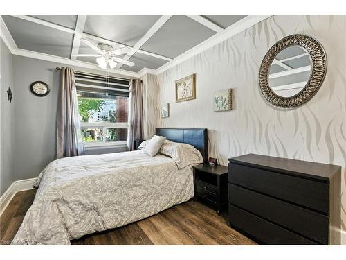 313 Graham Avenue S, Hamilton, ON - Indoor Photo Showing Bedroom
