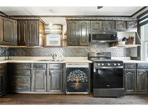 313 Graham Avenue S, Hamilton, ON - Indoor Photo Showing Kitchen