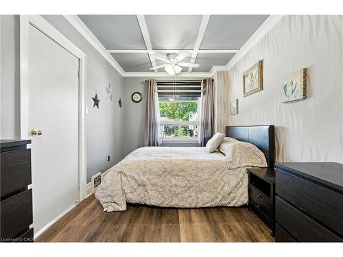313 Graham Avenue S, Hamilton, ON - Indoor Photo Showing Bedroom