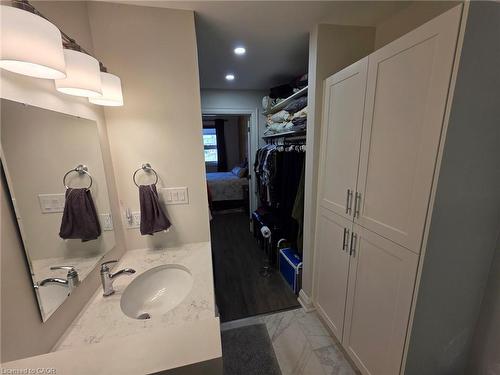 1 Monsignor Henkey Terrace, Hamilton, ON - Indoor Photo Showing Bathroom