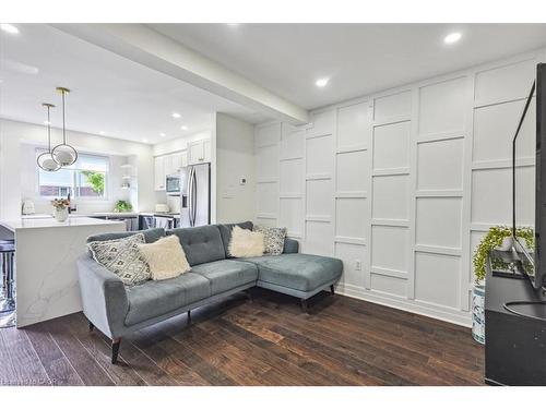 2-2920 Headon Forest Drive, Burlington, ON - Indoor Photo Showing Living Room