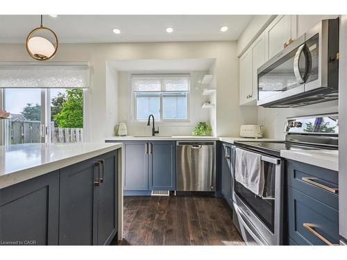 2-2920 Headon Forest Drive, Burlington, ON - Indoor Photo Showing Kitchen With Upgraded Kitchen