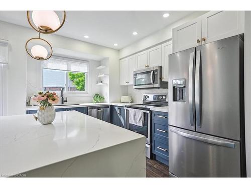 2-2920 Headon Forest Drive, Burlington, ON - Indoor Photo Showing Kitchen With Stainless Steel Kitchen With Upgraded Kitchen