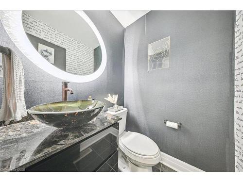 2-2920 Headon Forest Drive, Burlington, ON - Indoor Photo Showing Bathroom