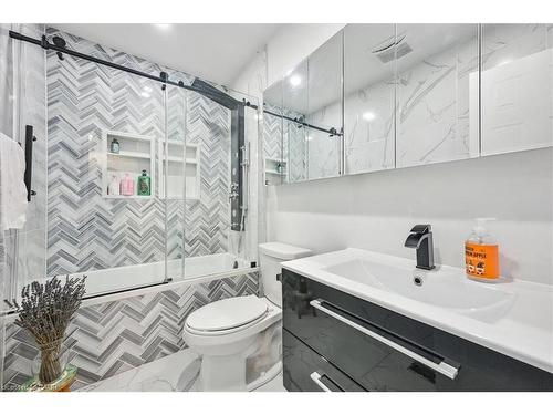 2-2920 Headon Forest Drive, Burlington, ON - Indoor Photo Showing Bathroom