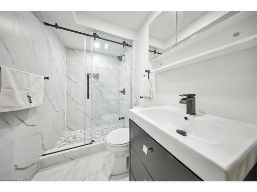 2-2920 Headon Forest Drive, Burlington, ON - Indoor Photo Showing Bathroom
