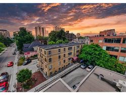 7-4 Robinson Street  Hamilton, ON L8P 1Y5