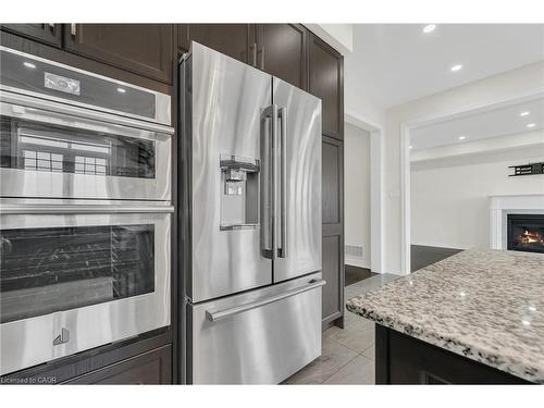 22 Wainwright Drive, Brampton, ON - Indoor Photo Showing Kitchen With Upgraded Kitchen