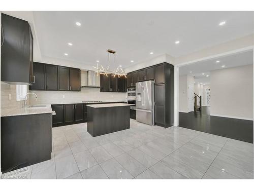 22 Wainwright Drive, Brampton, ON - Indoor Photo Showing Kitchen With Upgraded Kitchen