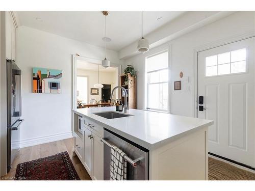 467 King William Street, Hamilton, ON - Indoor Photo Showing Kitchen With Upgraded Kitchen