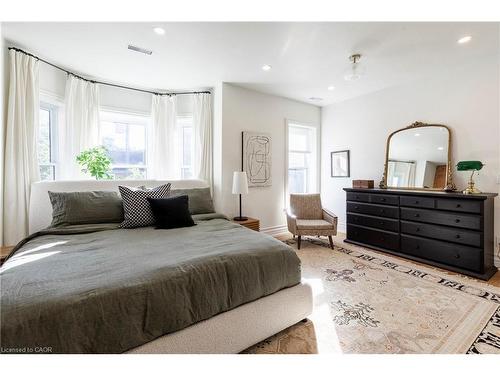 467 King William Street, Hamilton, ON - Indoor Photo Showing Bedroom
