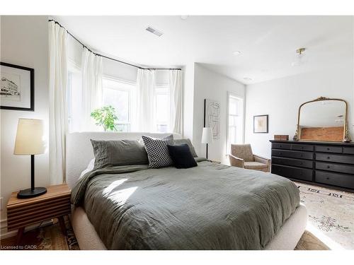 467 King William Street, Hamilton, ON - Indoor Photo Showing Bedroom