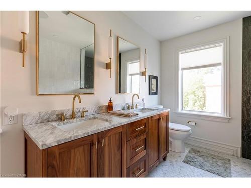 467 King William Street, Hamilton, ON - Indoor Photo Showing Bathroom