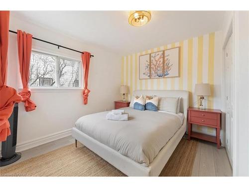 1019 Beach Boulevard, Hamilton, ON - Indoor Photo Showing Bedroom