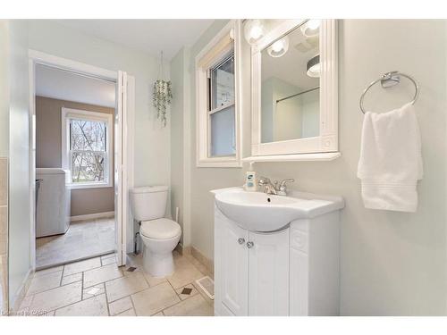 1019 Beach Boulevard, Hamilton, ON - Indoor Photo Showing Bathroom