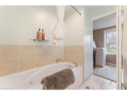 1019 Beach Boulevard, Hamilton, ON - Indoor Photo Showing Bathroom