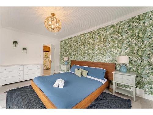 1019 Beach Boulevard, Hamilton, ON - Indoor Photo Showing Bedroom