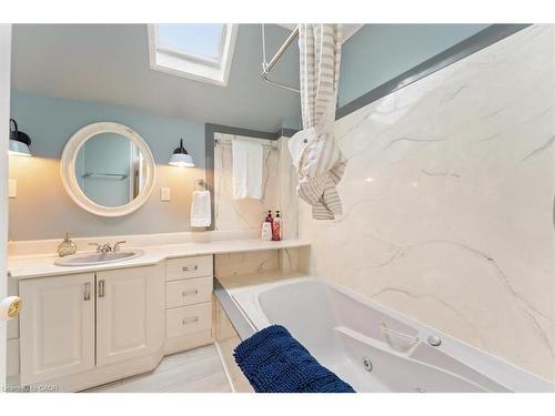 1019 Beach Boulevard, Hamilton, ON - Indoor Photo Showing Bathroom
