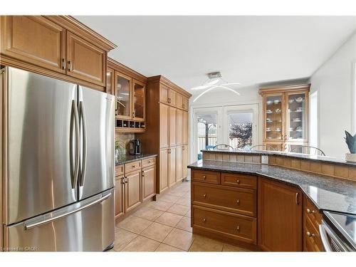 10 Shadowdale Drive, Stoney Creek, ON - Indoor Photo Showing Kitchen