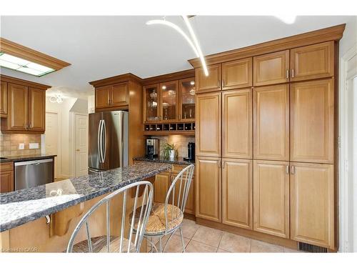 10 Shadowdale Drive, Stoney Creek, ON - Indoor Photo Showing Kitchen With Upgraded Kitchen