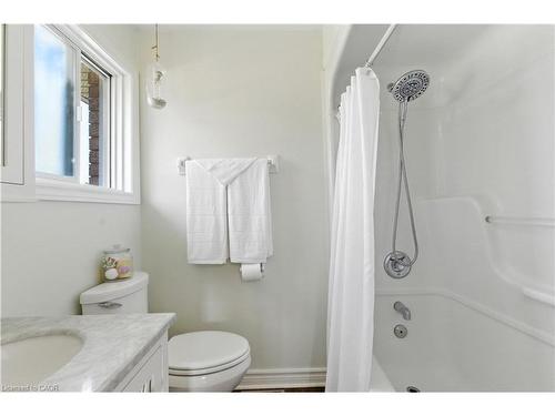 10 Shadowdale Drive, Stoney Creek, ON - Indoor Photo Showing Bathroom