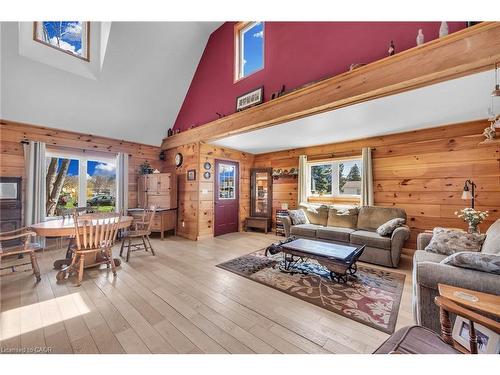 109 Mcnab Street E, Port Dover, ON - Indoor Photo Showing Living Room