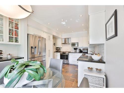 68 Tradewind Drive, Oakville, ON - Indoor Photo Showing Kitchen