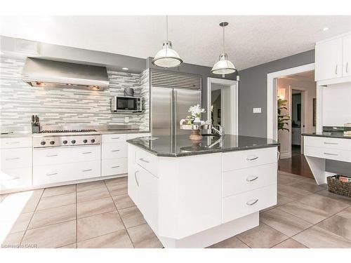 358 Green Acres Drive, Waterloo, ON - Indoor Photo Showing Kitchen With Upgraded Kitchen