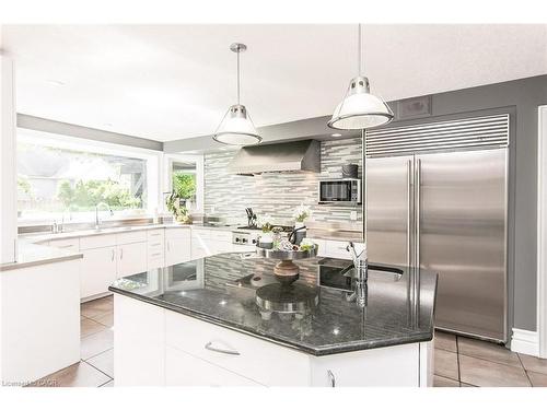 358 Green Acres Drive, Waterloo, ON - Indoor Photo Showing Kitchen With Upgraded Kitchen