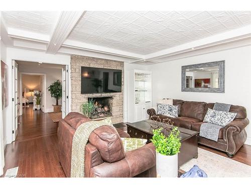 358 Green Acres Drive, Waterloo, ON - Indoor Photo Showing Living Room