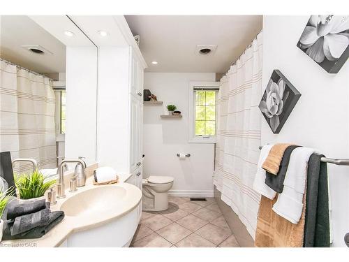 358 Green Acres Drive, Waterloo, ON - Indoor Photo Showing Bathroom