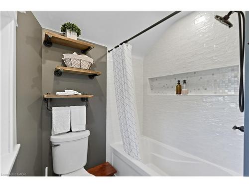 197 Balmoral Avenue S, Hamilton, ON - Indoor Photo Showing Bathroom