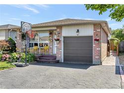 39 Marilyn Court  Hamilton, ON L9B 2T5