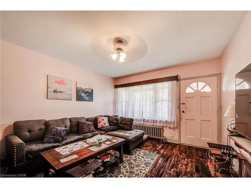 318 Middle Street, Cambridge, ON - Indoor Photo Showing Living Room