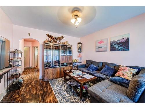 318 Middle Street, Cambridge, ON - Indoor Photo Showing Living Room