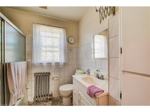 318 Middle Street, Cambridge, ON - Indoor Photo Showing Bathroom
