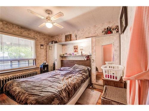 318 Middle Street, Cambridge, ON - Indoor Photo Showing Bedroom