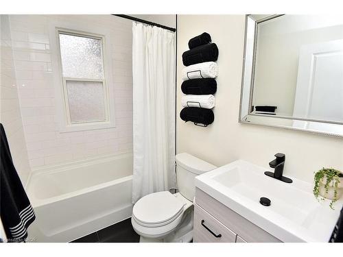 45 Dunkirk Drive, Hamilton, ON - Indoor Photo Showing Bathroom