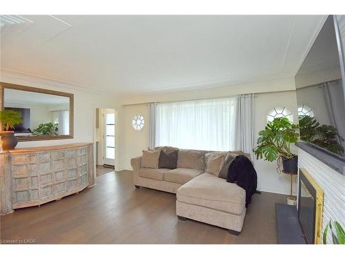 45 Dunkirk Drive, Hamilton, ON - Indoor Photo Showing Living Room