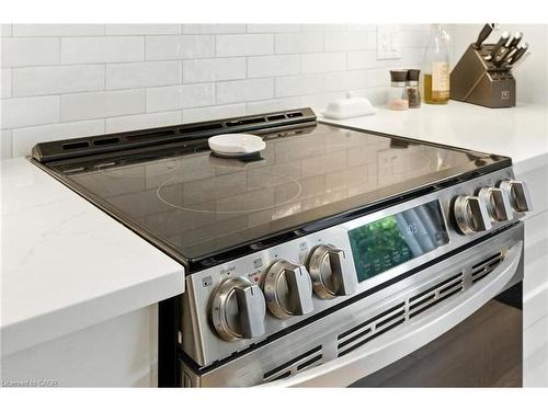 374 Magnolia Drive, Hamilton, ON - Indoor Photo Showing Kitchen