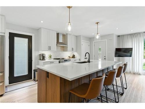 374 Magnolia Drive, Hamilton, ON - Indoor Photo Showing Kitchen With Upgraded Kitchen