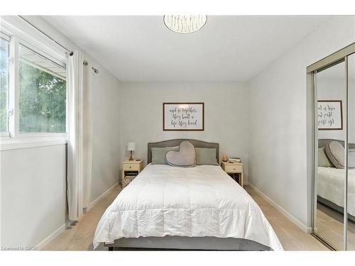 374 Magnolia Drive, Hamilton, ON - Indoor Photo Showing Bedroom