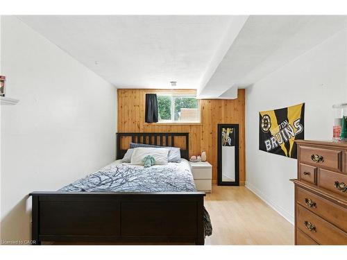 374 Magnolia Drive, Hamilton, ON - Indoor Photo Showing Bedroom